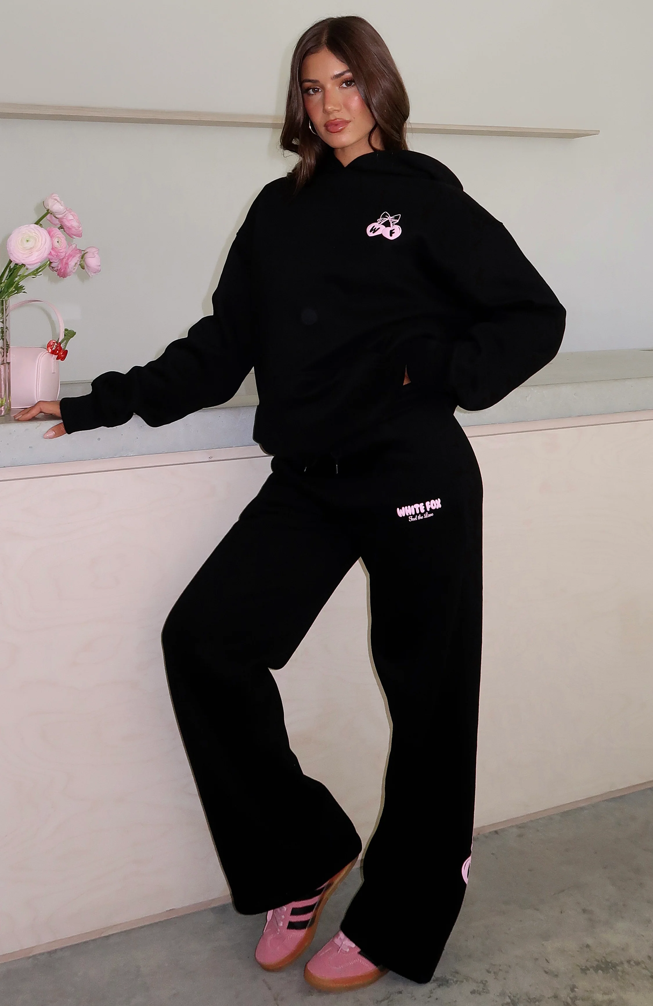 Feel The Love Wide Leg Sweatpants Black - WHITE FOX