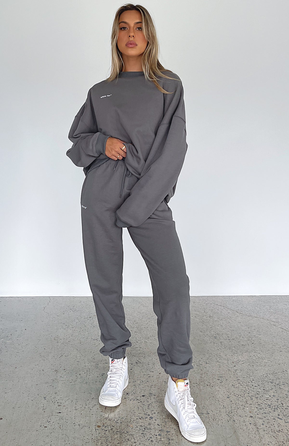 Not An Issue Sweatpants Slate - WHITE FOX