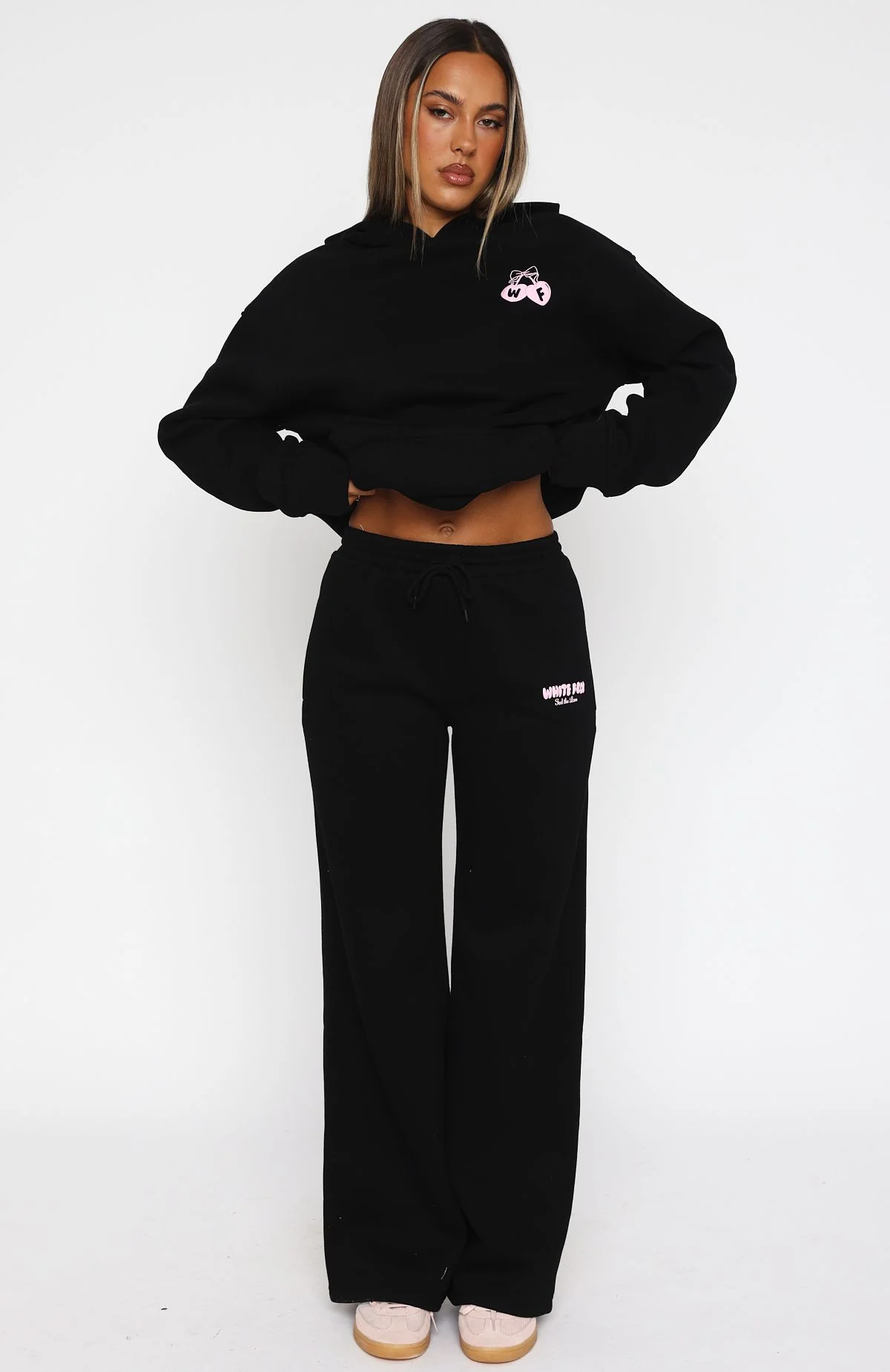 Feel The Love Wide Leg Sweatpants Black - WHITE FOX