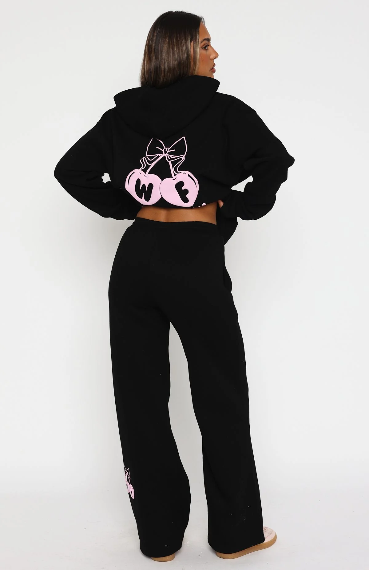 Feel The Love Wide Leg Sweatpants Black - WHITE FOX