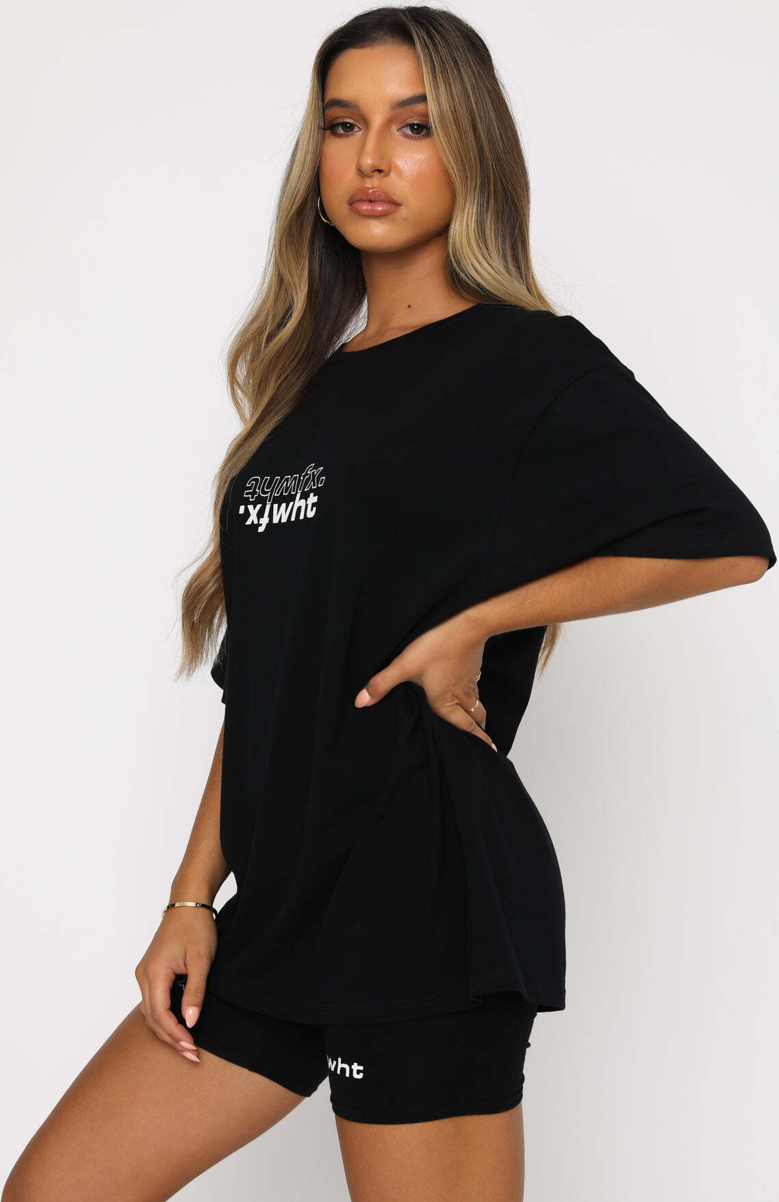Catching Feelings Tee Black - WHITE FOX