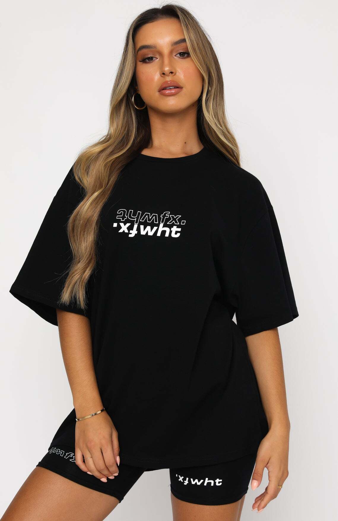 Catching Feelings Tee Black - WHITE FOX