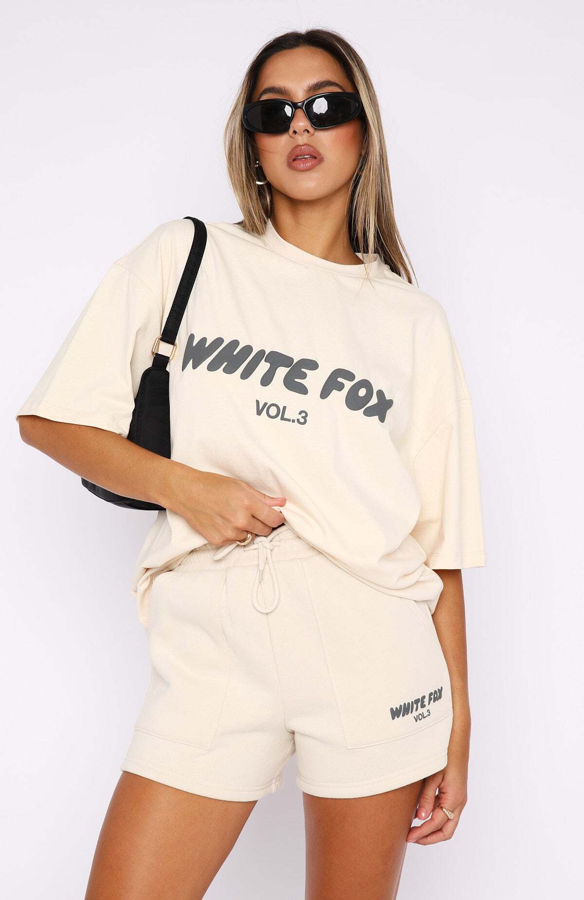 Offstage Oversized Tee Pebble - WHITE FOX